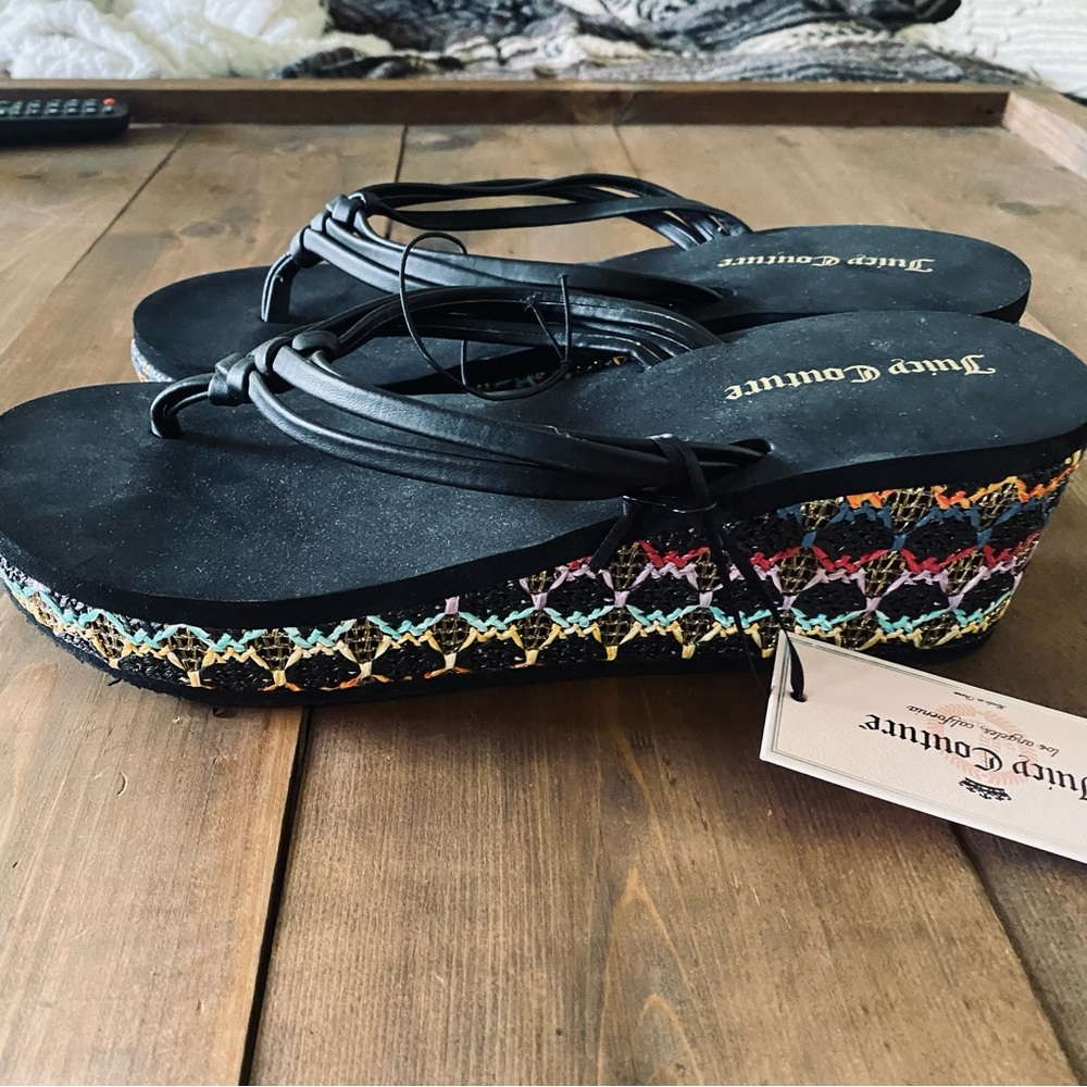 NWT Juicy Couture black embroidered wedge sandals - Picture 6 of 9